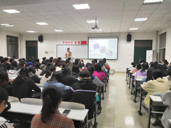 迎评促建主题班会2.jpg