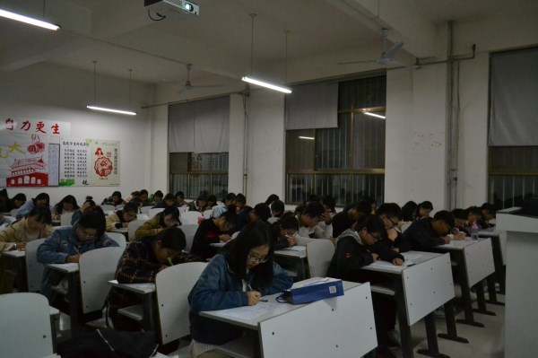 学生手册考试1.jpg